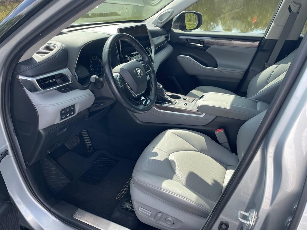Toyota Highlander Hybrid Platinum FWD (Natl) 2021