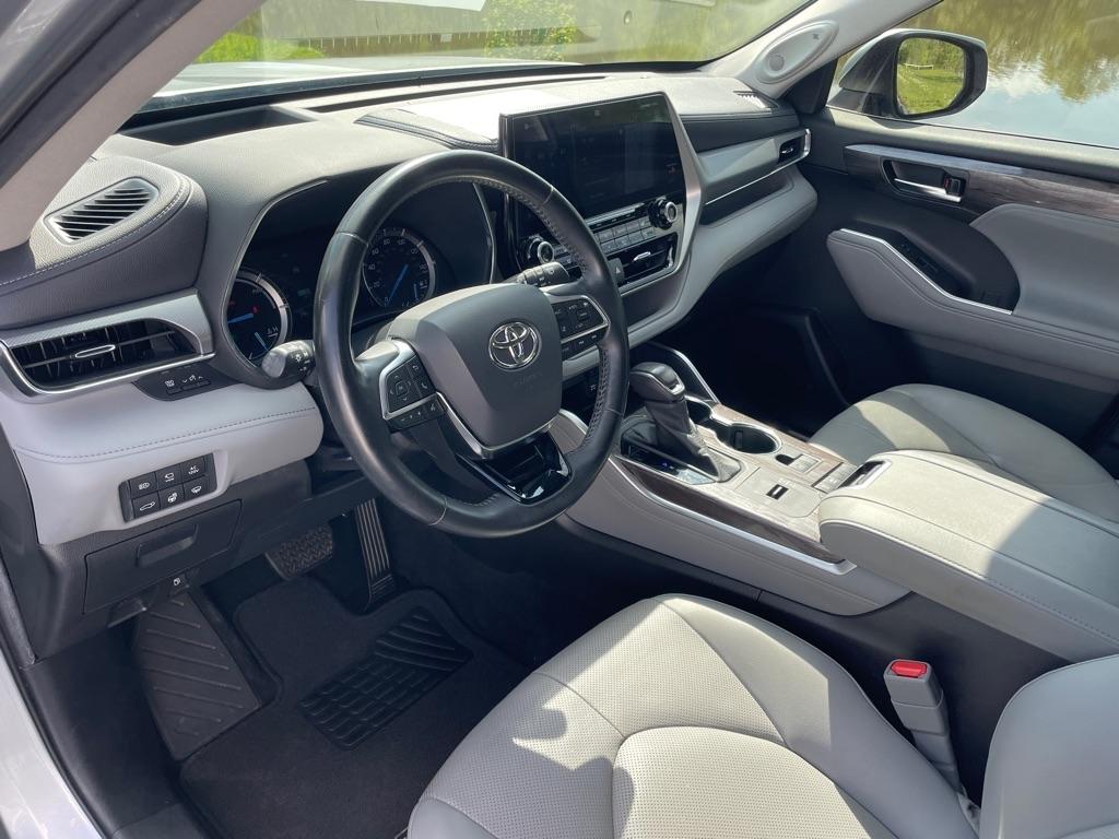Toyota Highlander Hybrid Platinum FWD (Natl) 2021
