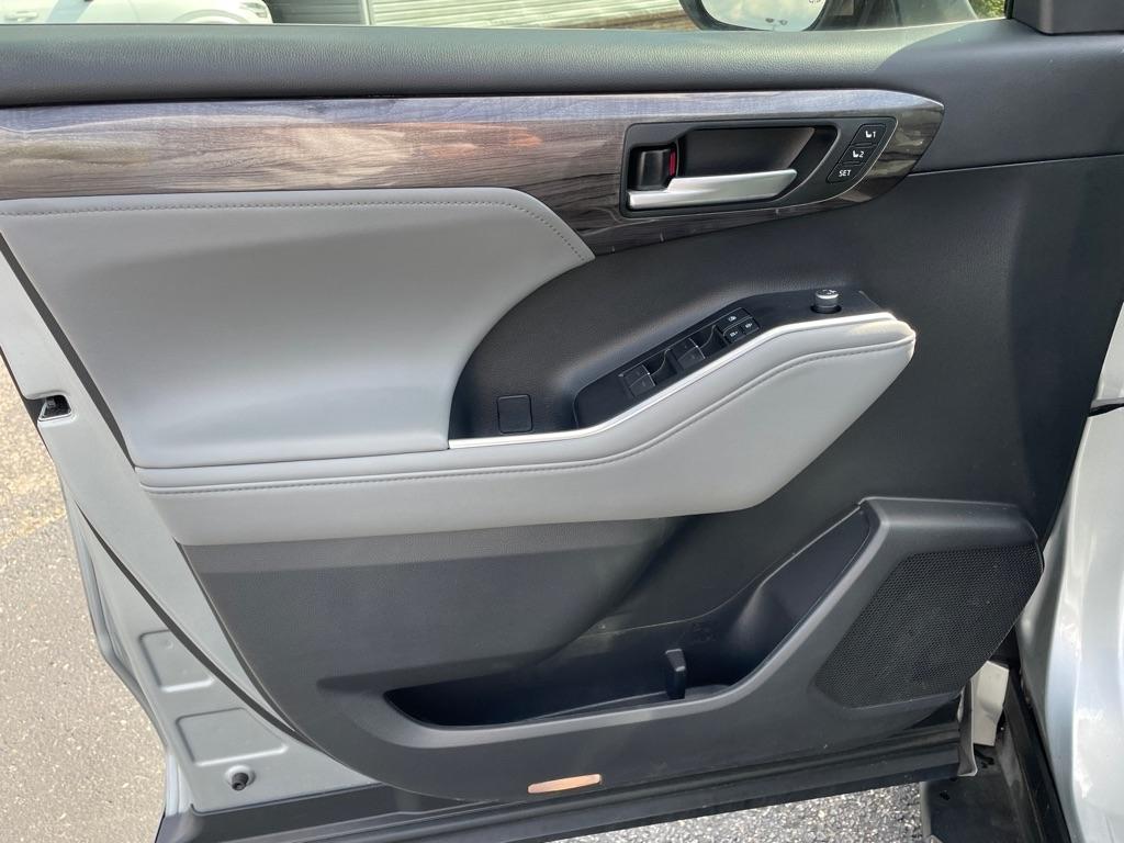 Toyota Highlander Hybrid Platinum FWD (Natl) 2021