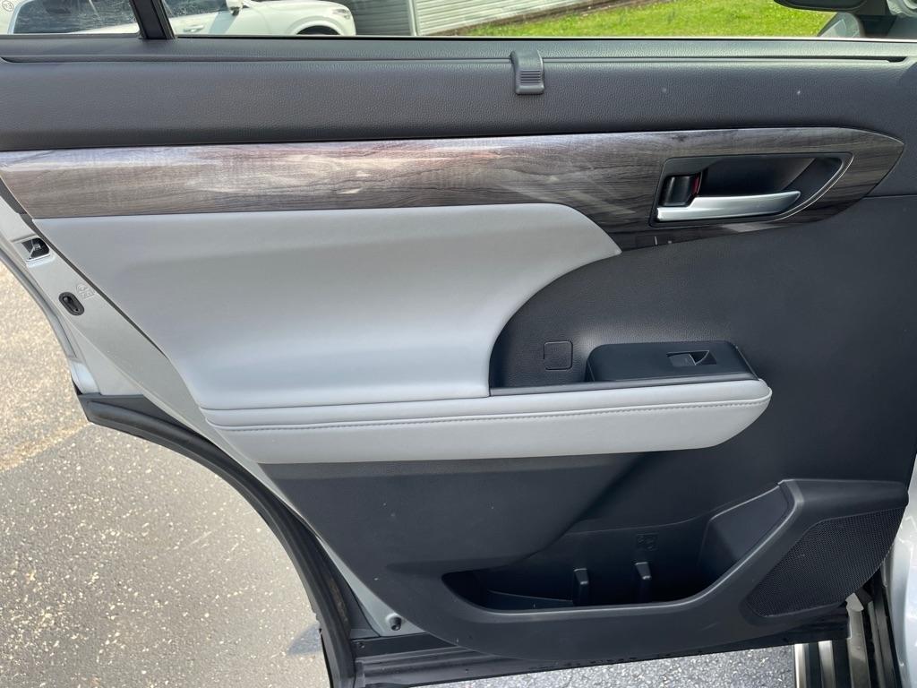 Toyota Highlander Hybrid Platinum FWD (Natl) 2021