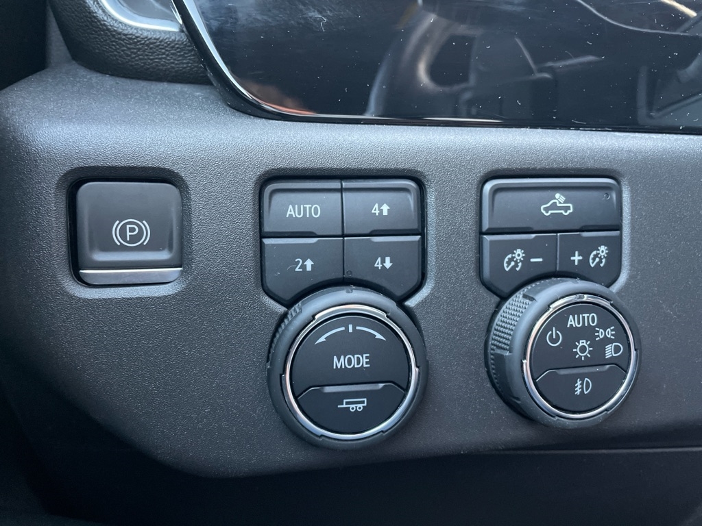 Chevrolet Silverado 1500 4WD Crew Cab 147" LT Trail Boss 2023