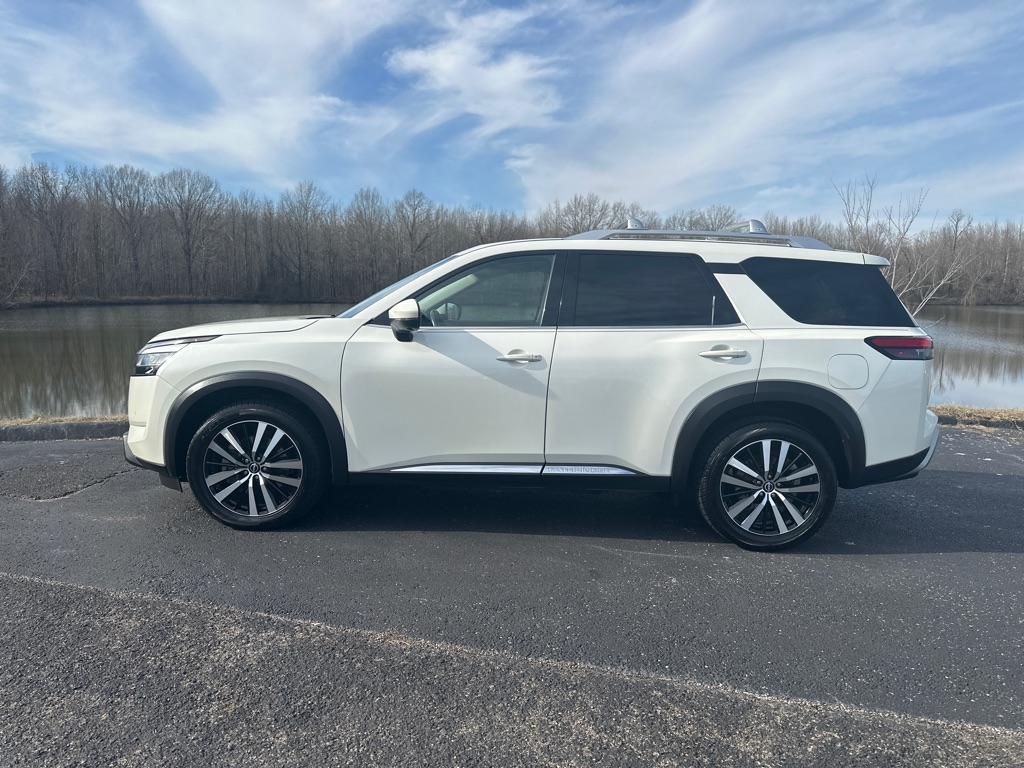 Nissan Pathfinder Platinum 2WD 2023