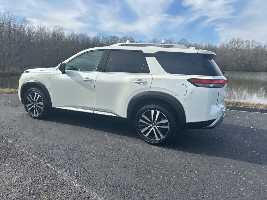 Nissan Pathfinder Platinum 2WD 2023