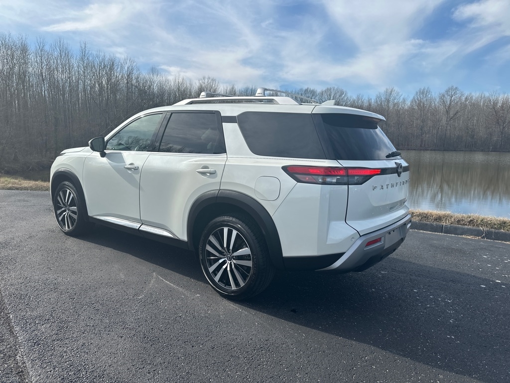 Nissan Pathfinder Platinum 2WD 2023