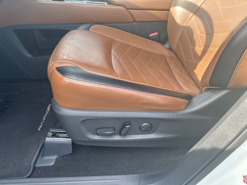 Nissan Pathfinder Platinum 2WD 2023