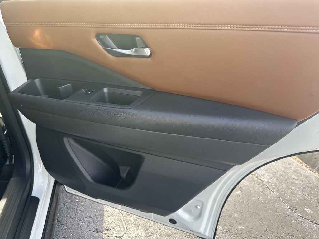 Nissan Pathfinder Platinum 2WD 2023