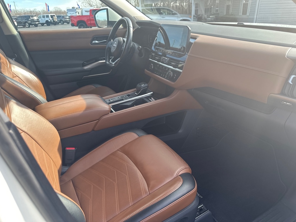 Nissan Pathfinder Platinum 2WD 2023