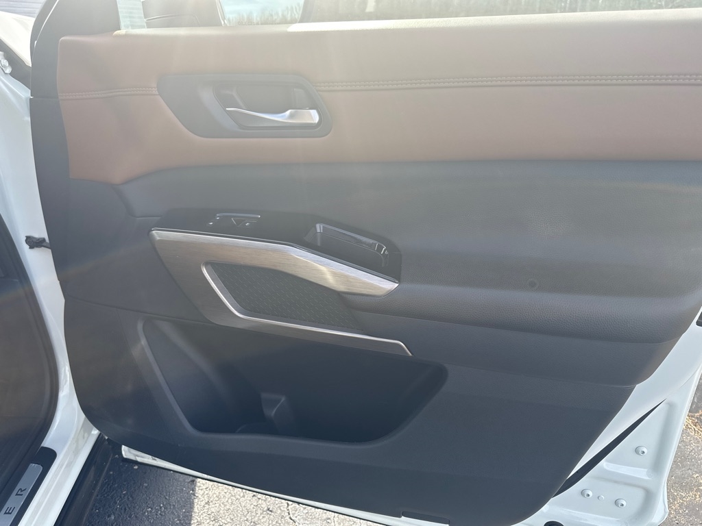 Nissan Pathfinder Platinum 2WD 2023