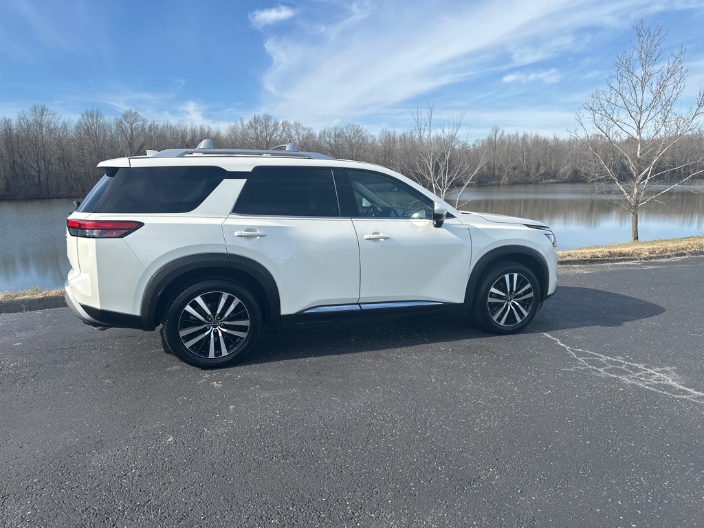 Nissan Pathfinder Platinum 2WD 2023