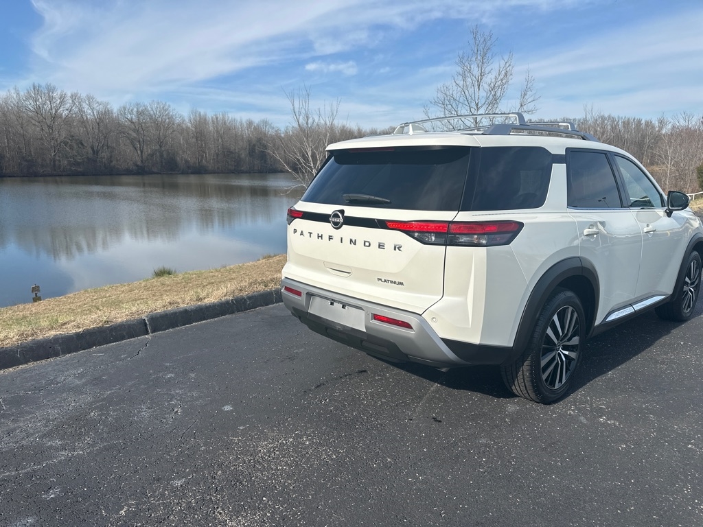 Nissan Pathfinder Platinum 2WD 2023