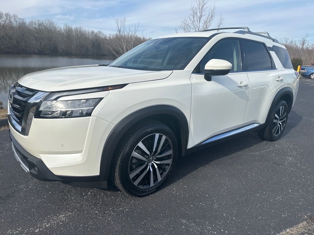 Nissan Pathfinder Platinum 2WD 2023