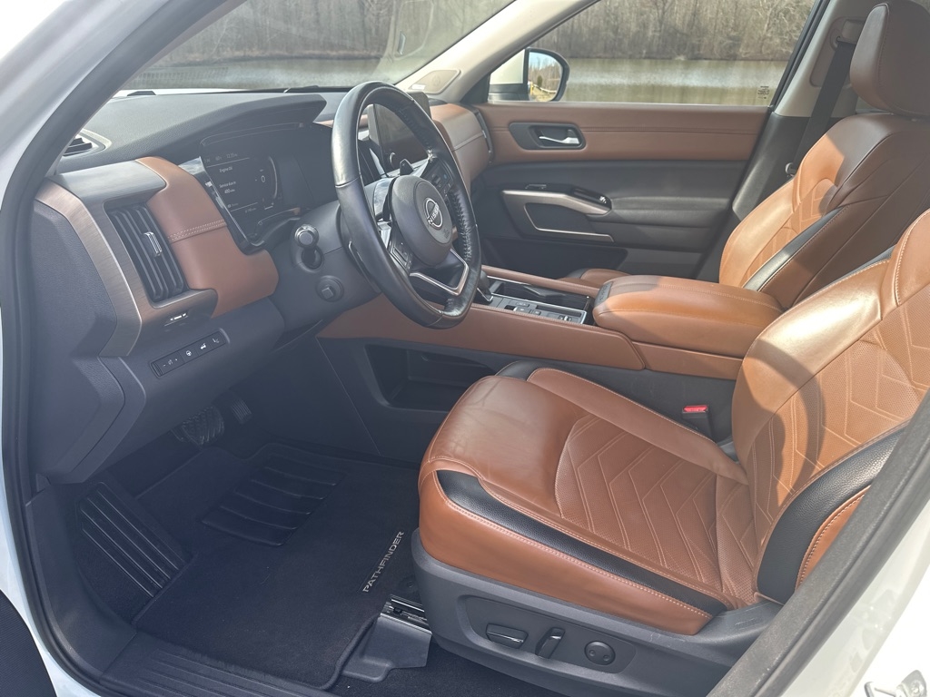 Nissan Pathfinder Platinum 2WD 2023