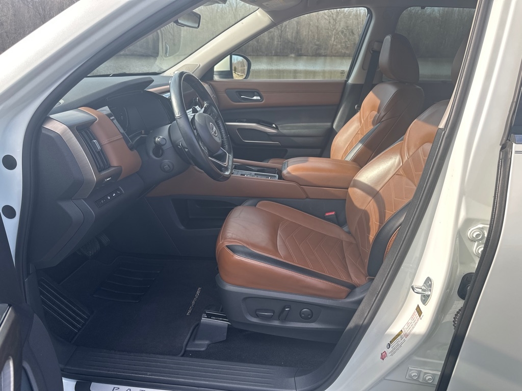 Nissan Pathfinder Platinum 2WD 2023