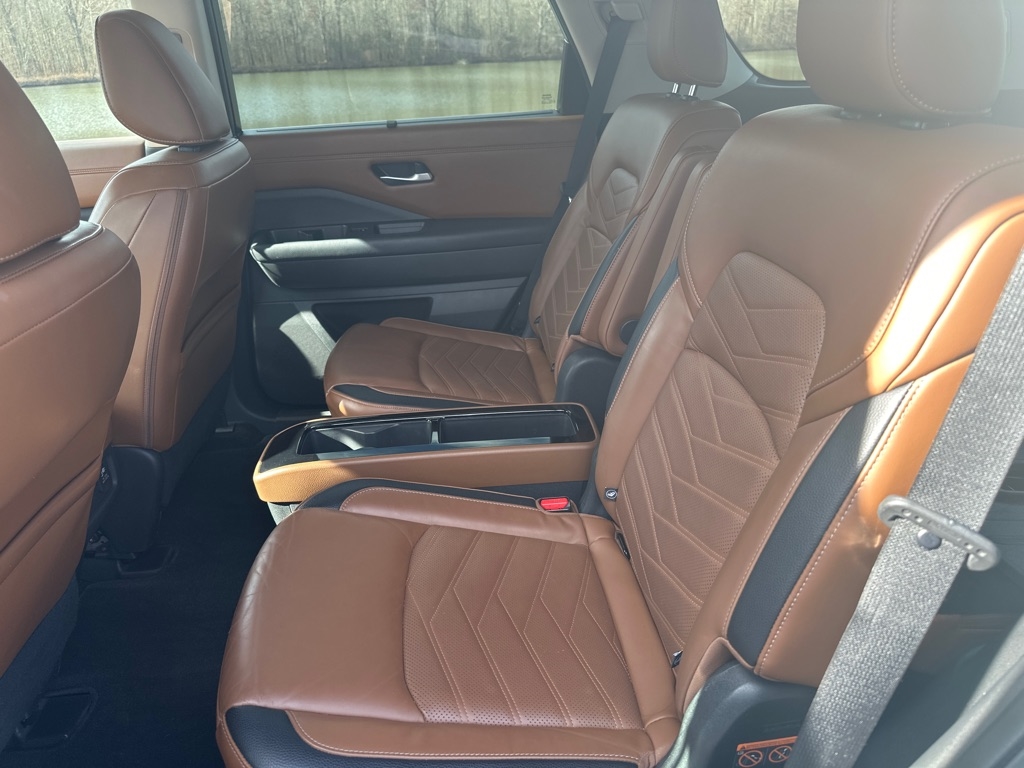 Nissan Pathfinder Platinum 2WD 2023