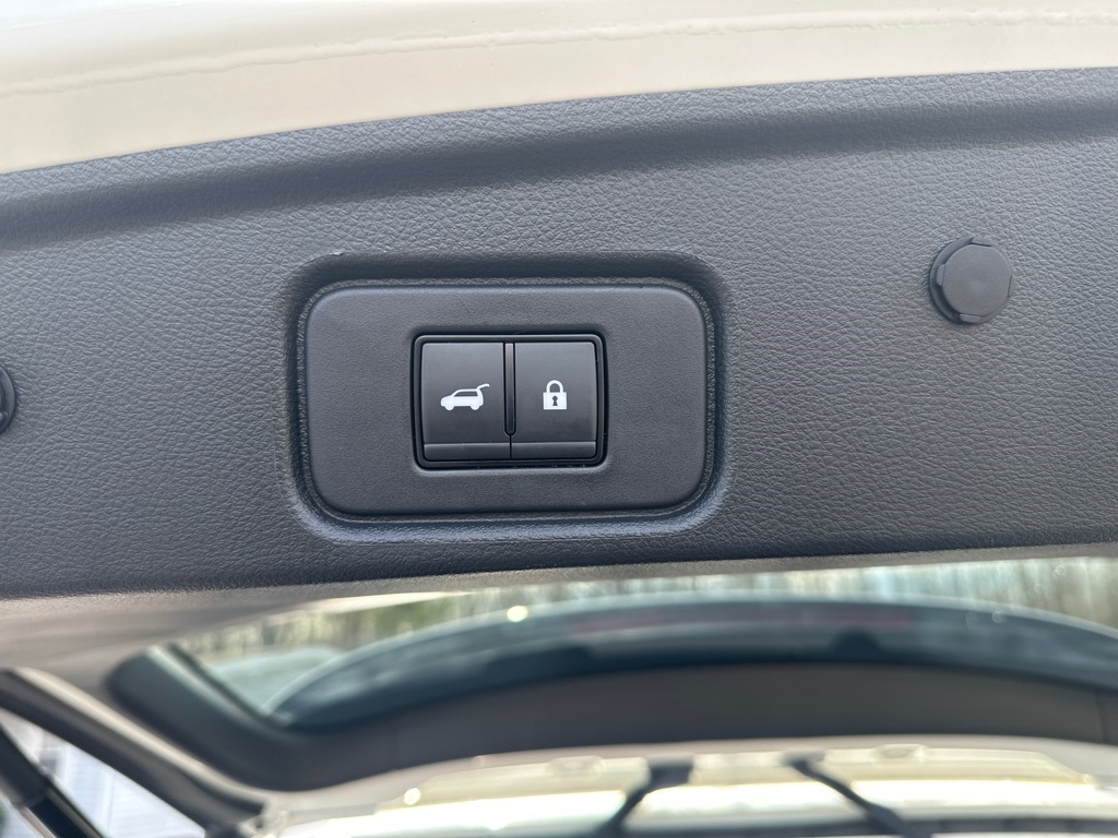 Nissan Pathfinder Platinum 2WD 2023