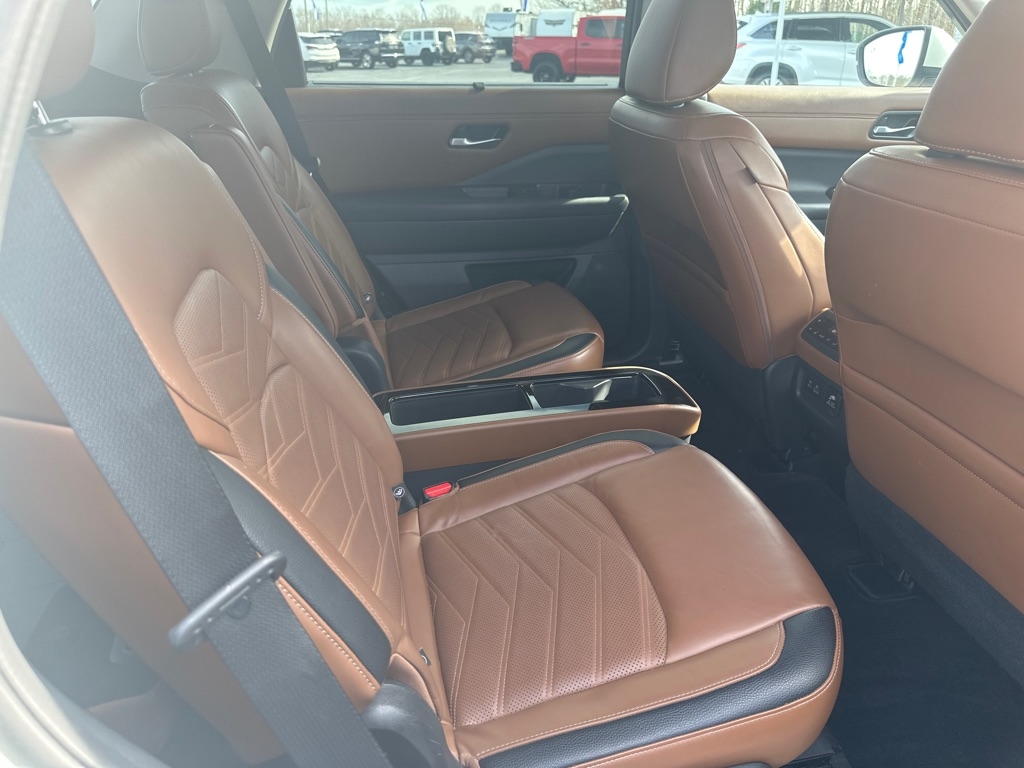 Nissan Pathfinder Platinum 2WD 2023