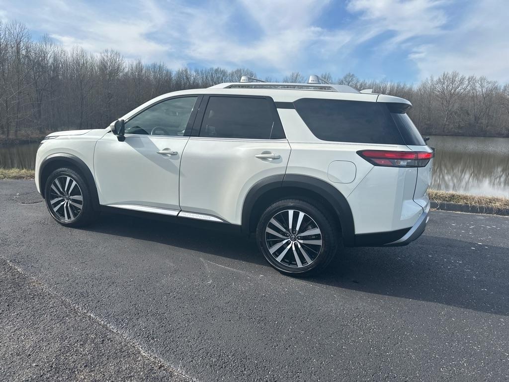 Nissan Pathfinder Platinum 4D SUV FWD 2023