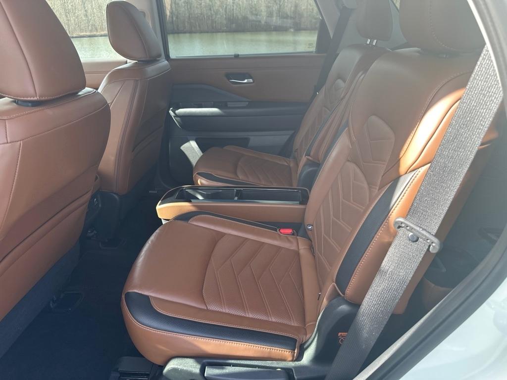 Nissan Pathfinder Platinum 4D SUV FWD 2023