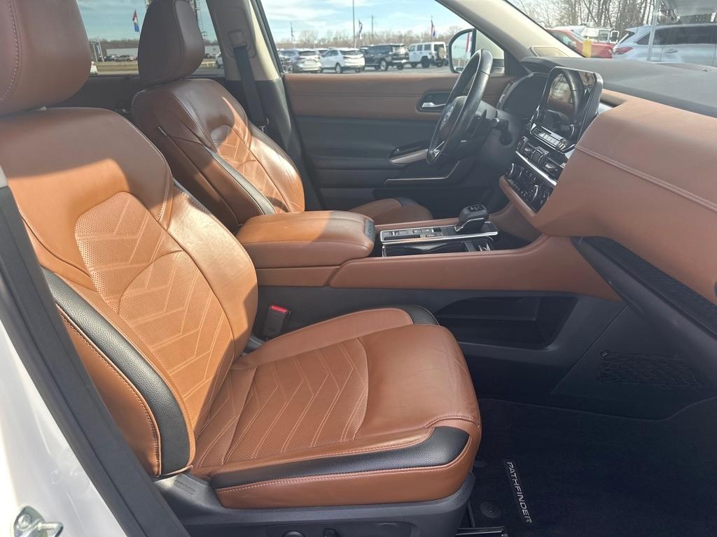 Nissan Pathfinder Platinum 4D SUV FWD 2023