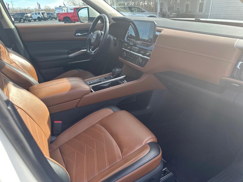 Nissan Pathfinder Platinum 4D SUV FWD 2023