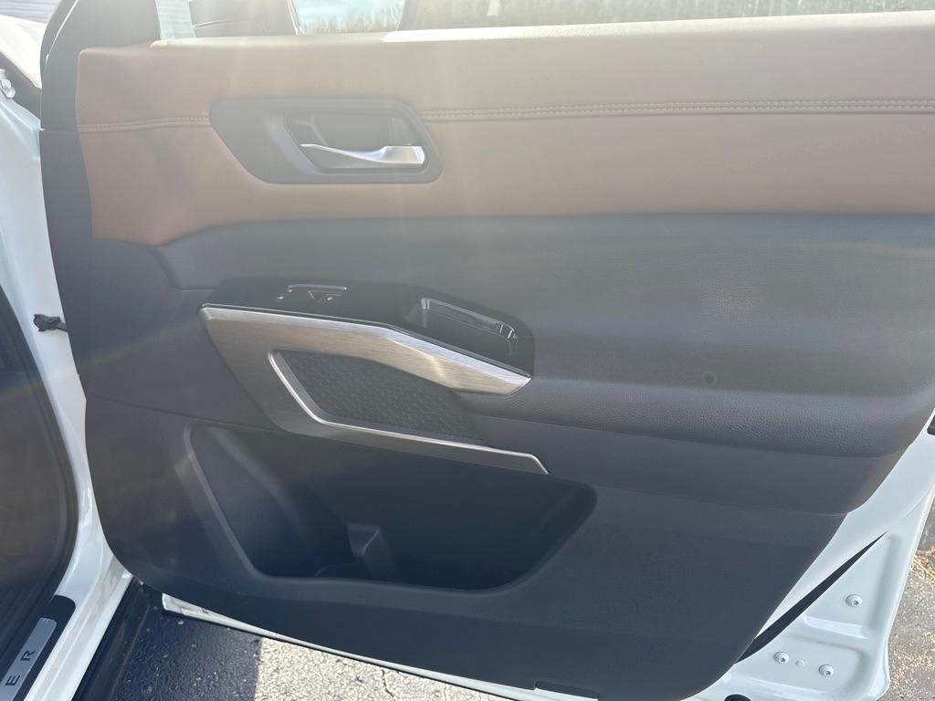 Nissan Pathfinder Platinum 4D SUV FWD 2023