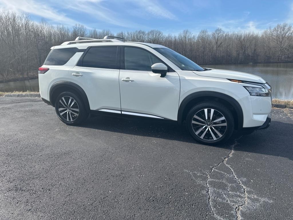 Nissan Pathfinder Platinum 4D SUV FWD 2023