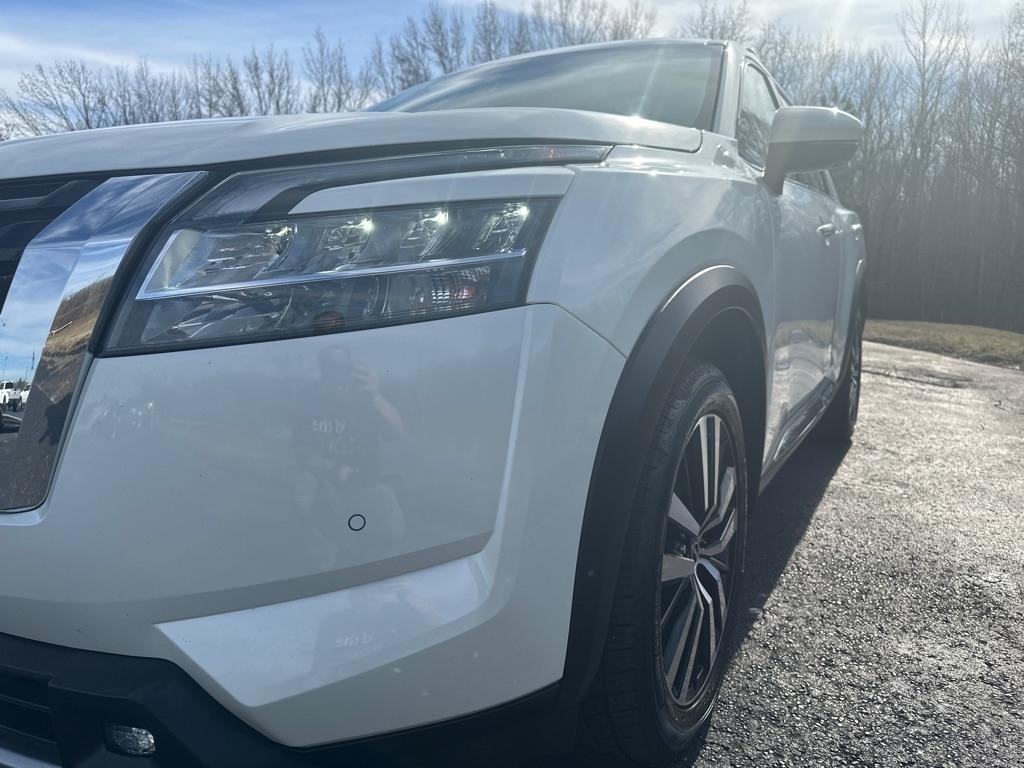 Nissan Pathfinder Platinum 4D SUV FWD 2023