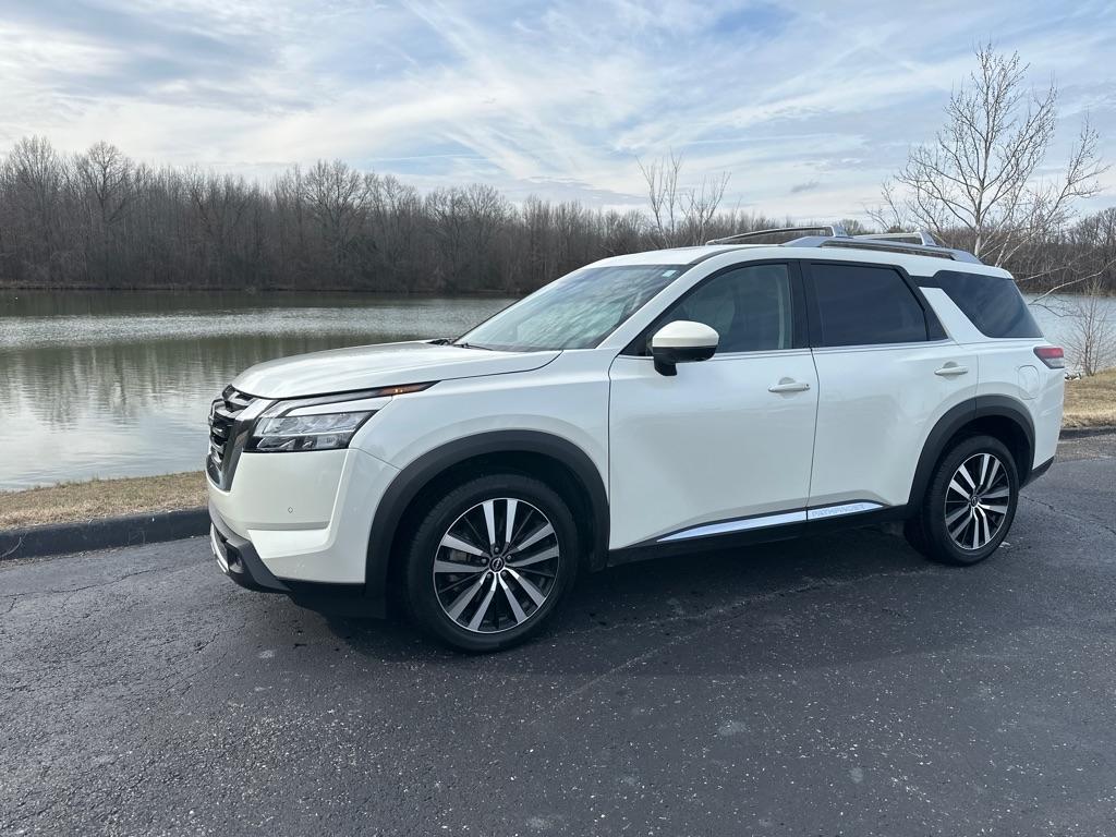 Nissan Pathfinder Platinum 4D SUV FWD 2023