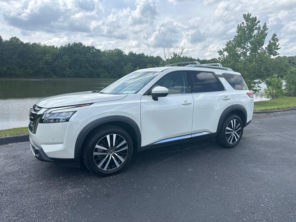 Nissan Pathfinder Platinum 4D SUV FWD 2023