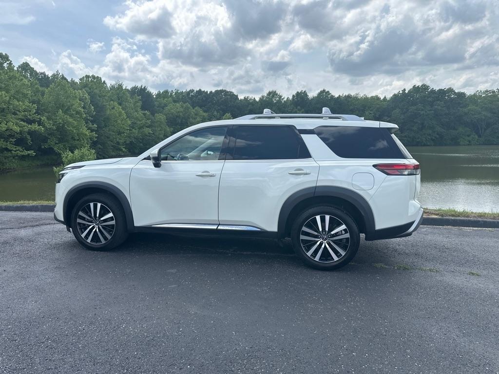 Nissan Pathfinder Platinum 4D SUV FWD 2023