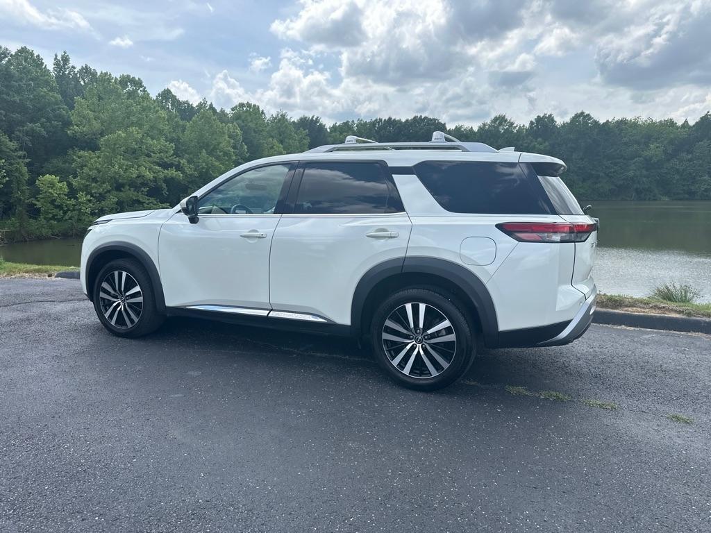 Nissan Pathfinder Platinum 4D SUV FWD 2023