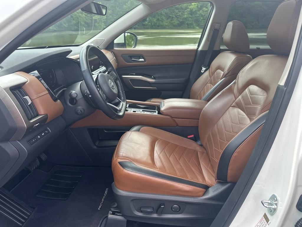 Nissan Pathfinder Platinum 4D SUV FWD 2023
