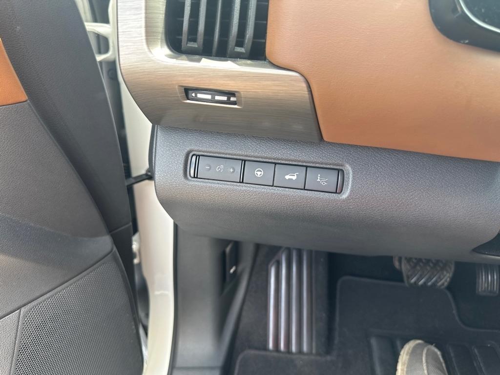 Nissan Pathfinder Platinum 4D SUV FWD 2023