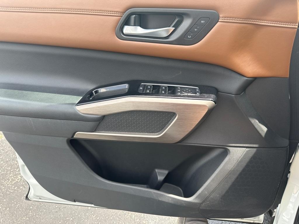 Nissan Pathfinder Platinum 4D SUV FWD 2023