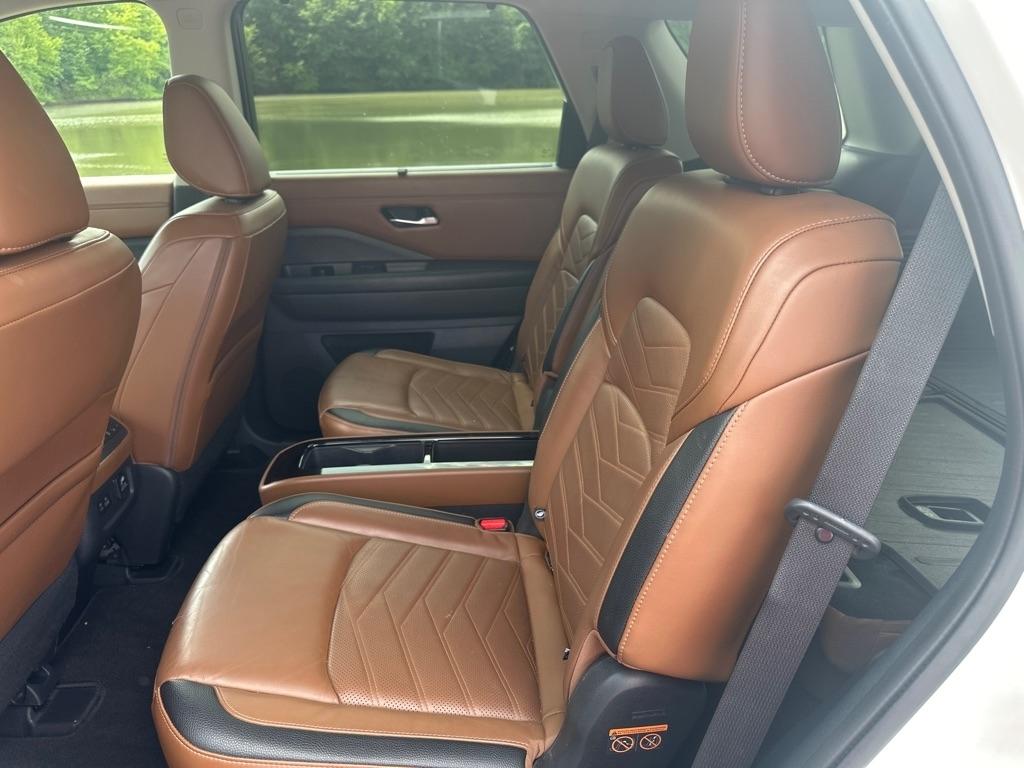 Nissan Pathfinder Platinum 4D SUV FWD 2023