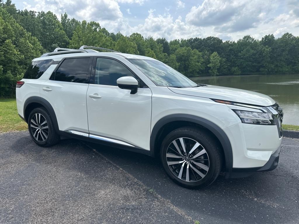 Nissan Pathfinder Platinum 4D SUV FWD 2023