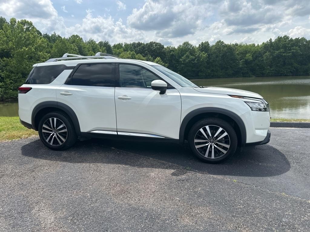 Nissan Pathfinder Platinum 4D SUV FWD 2023