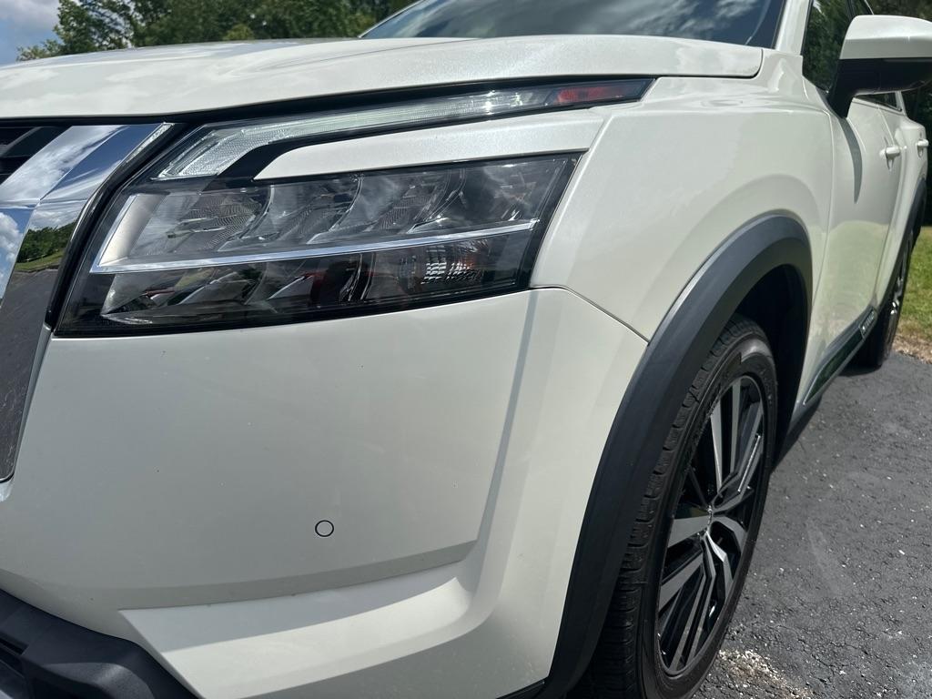 Nissan Pathfinder Platinum 4D SUV FWD 2023