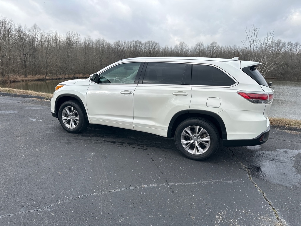 Toyota Highlander FWD 4dr V6 XLE (Natl) 2015