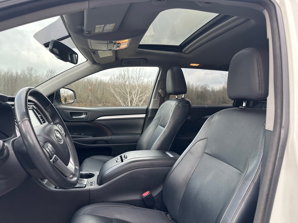 Toyota Highlander FWD 4dr V6 XLE (Natl) 2015