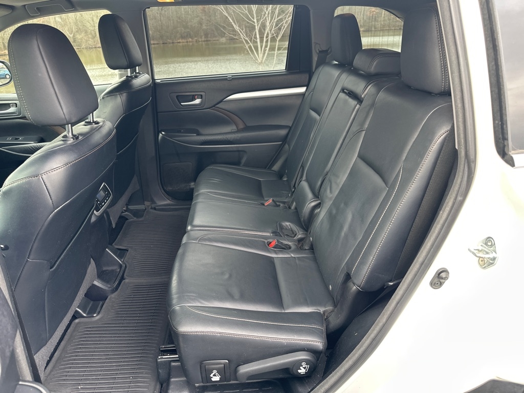 Toyota Highlander FWD 4dr V6 XLE (Natl) 2015