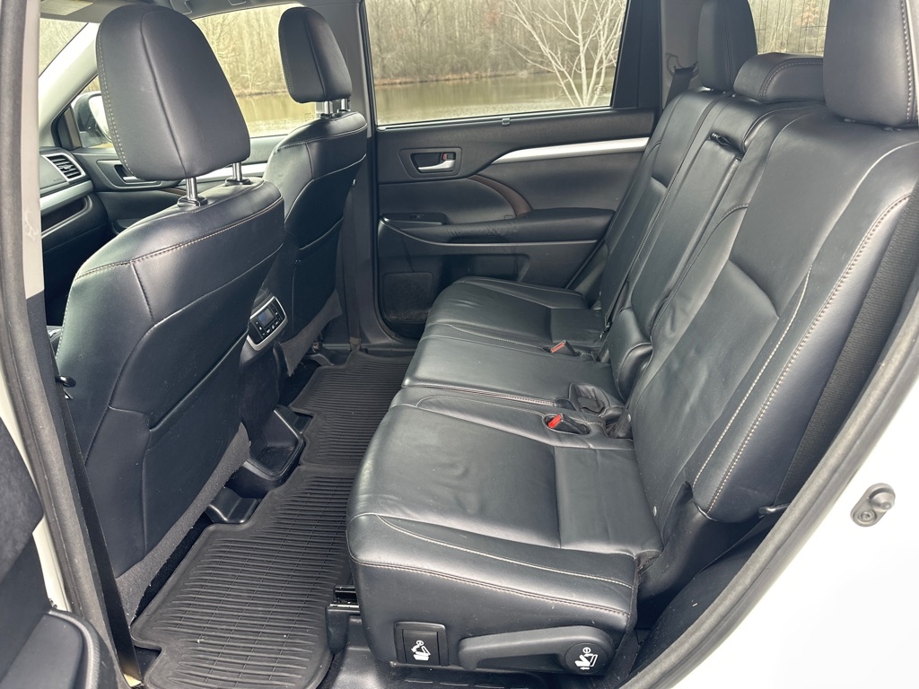 Toyota Highlander FWD 4dr V6 XLE (Natl) 2015