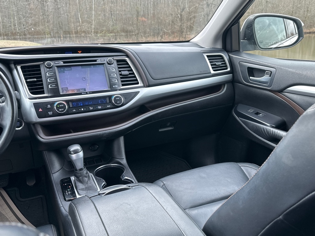 Toyota Highlander FWD 4dr V6 XLE (Natl) 2015