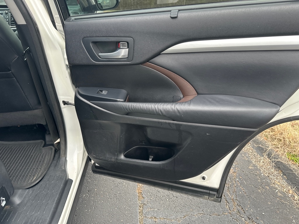 Toyota Highlander FWD 4dr V6 XLE (Natl) 2015