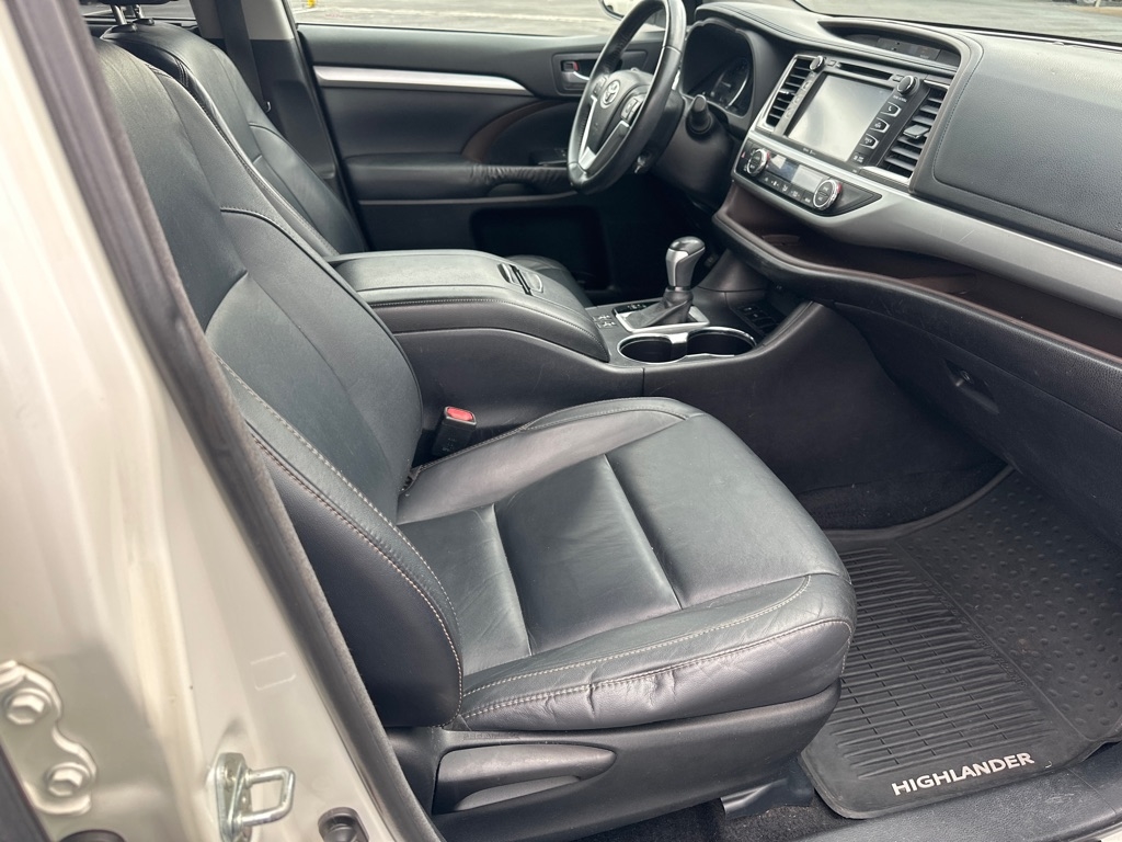 Toyota Highlander FWD 4dr V6 XLE (Natl) 2015