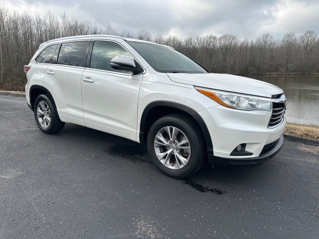 Toyota Highlander FWD 4dr V6 XLE (Natl) 2015