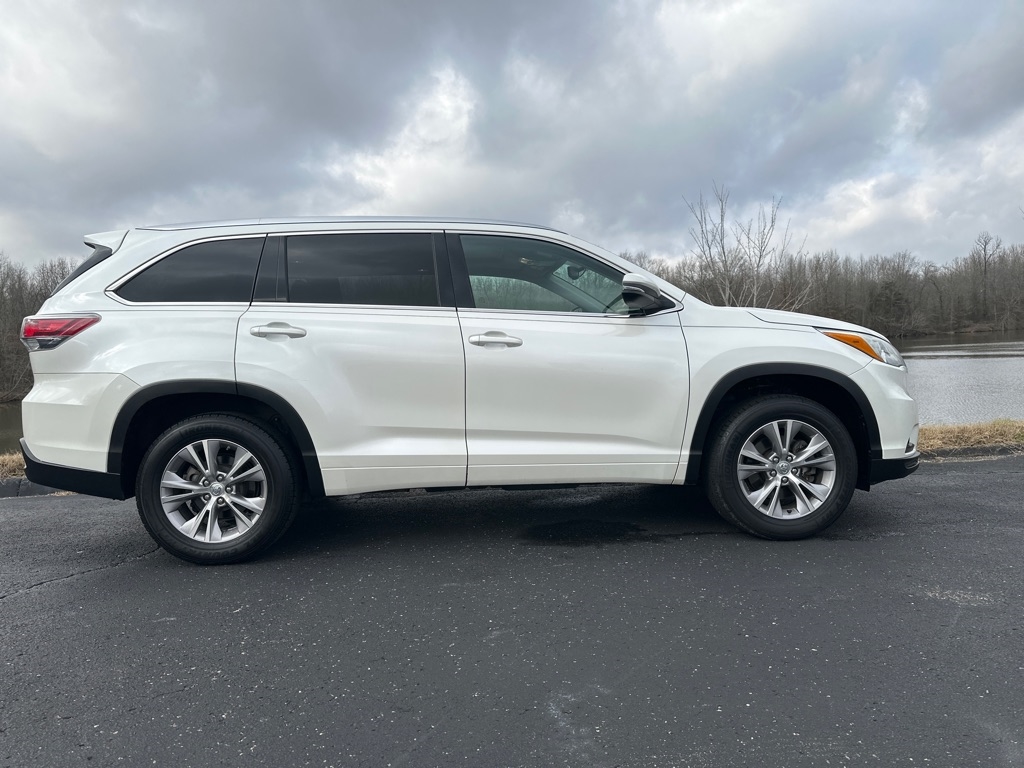 Toyota Highlander FWD 4dr V6 XLE (Natl) 2015