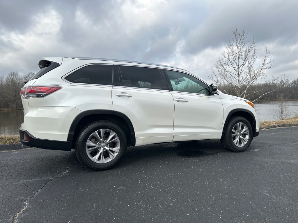 Toyota Highlander FWD 4dr V6 XLE (Natl) 2015