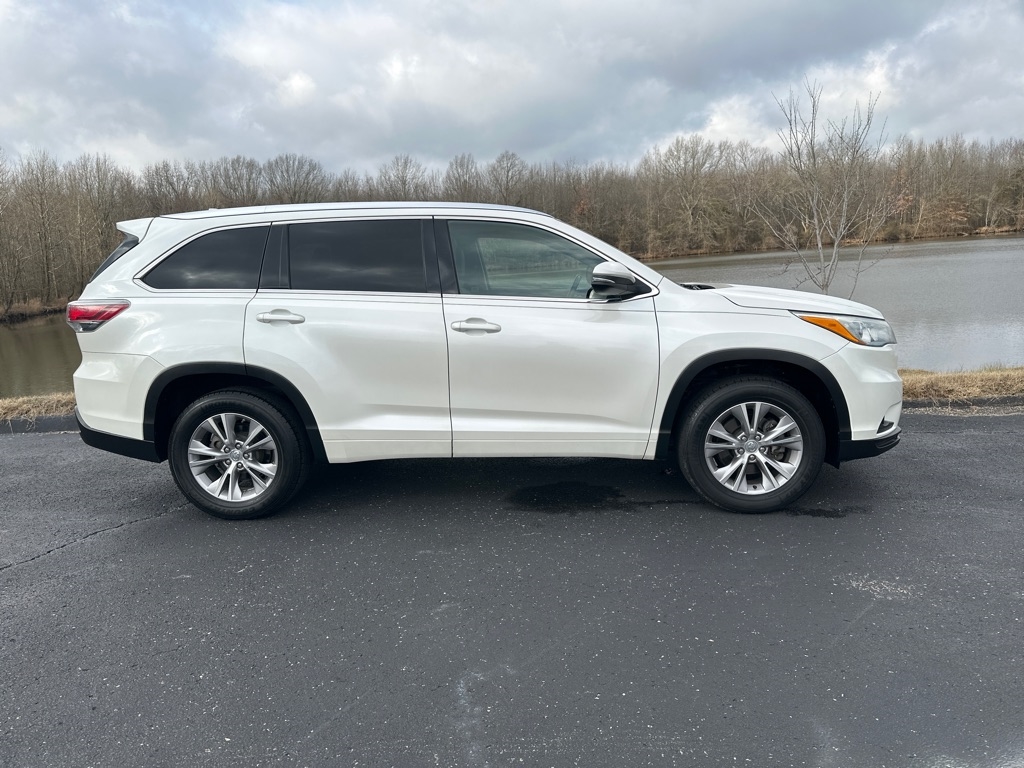 Toyota Highlander FWD 4dr V6 XLE (Natl) 2015