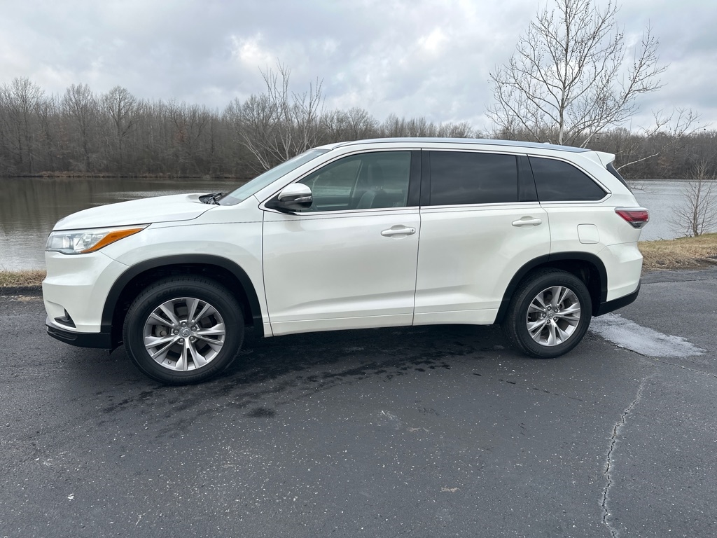 Toyota Highlander FWD 4dr V6 XLE (Natl) 2015
